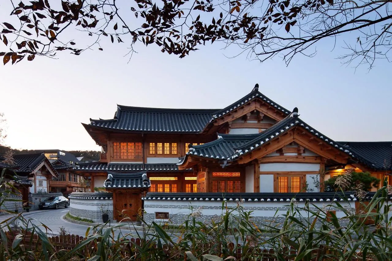 Iriru Luxury Hanok Stay - Eunpyung Hanok Village Σεούλ 0*,  Νότια Κορέα