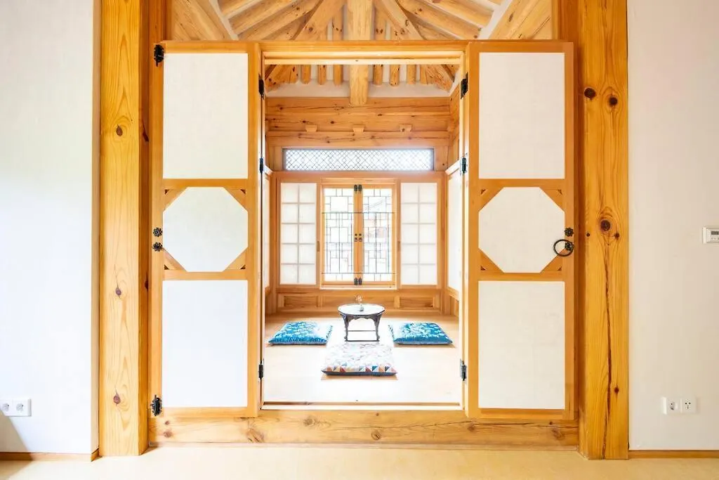 Iriru Luxury Hanok Stay - Eunpyung Hanok Village Σεούλ Νότια Κορέα