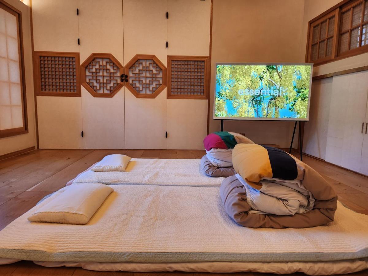 Iriru Luxury Hanok Stay - Eunpyung Hanok Village Дом отдыха Сеул, Южная  Корея